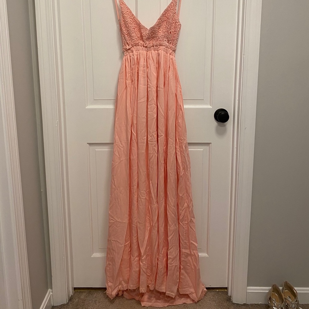 Size medium maternity dress. Never worn